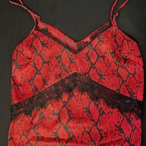 Red Guess top, Great condition, hardly worn